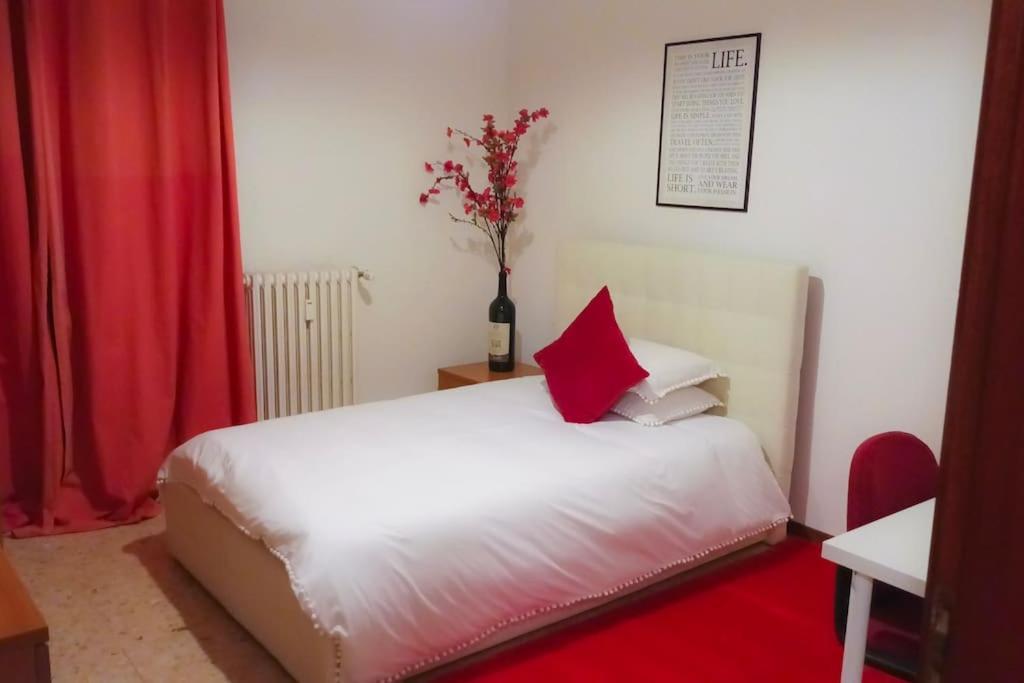 Unique & Beautiful Bedroom In Central Of Флоренция Екстериор снимка