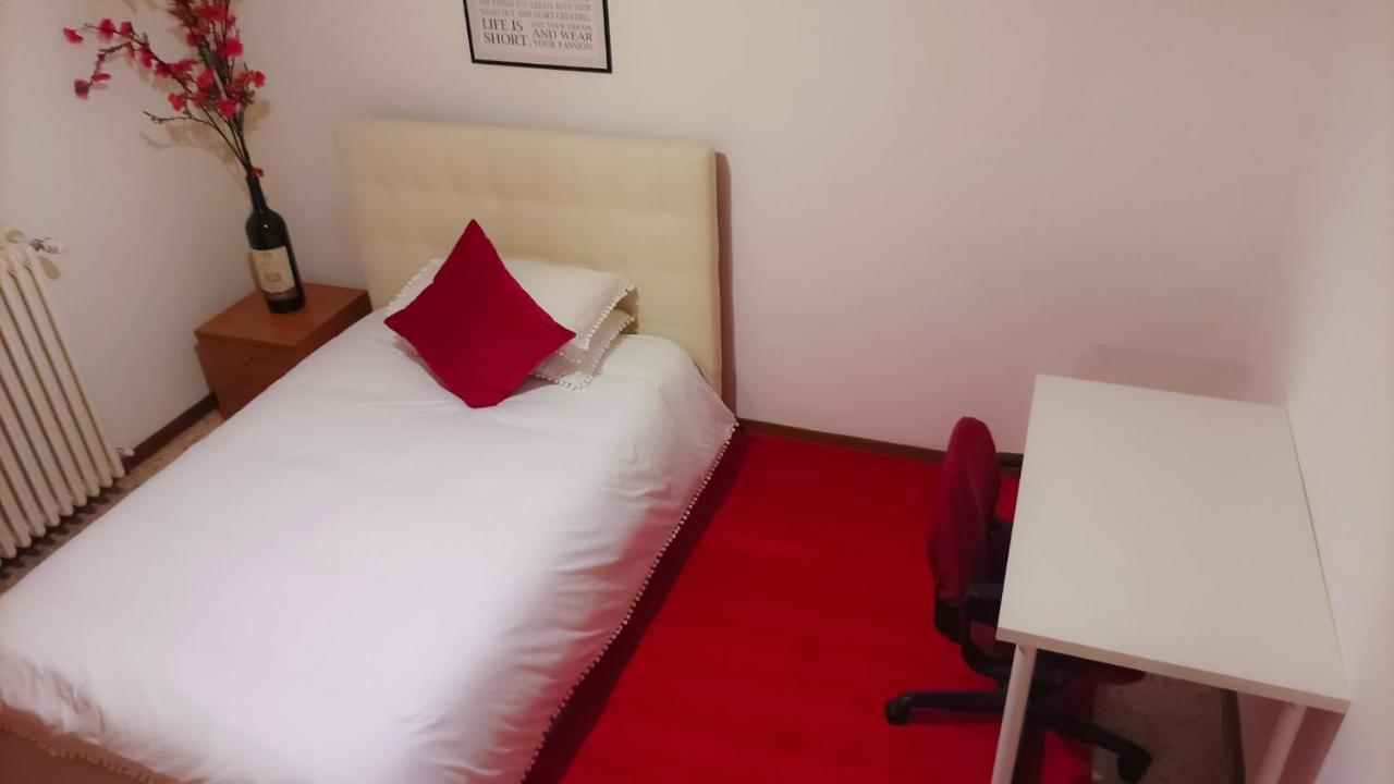 Unique & Beautiful Bedroom In Central Of Флоренция Екстериор снимка